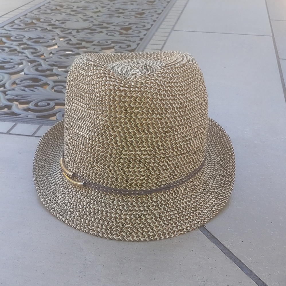 Like new ladies Nine West hat